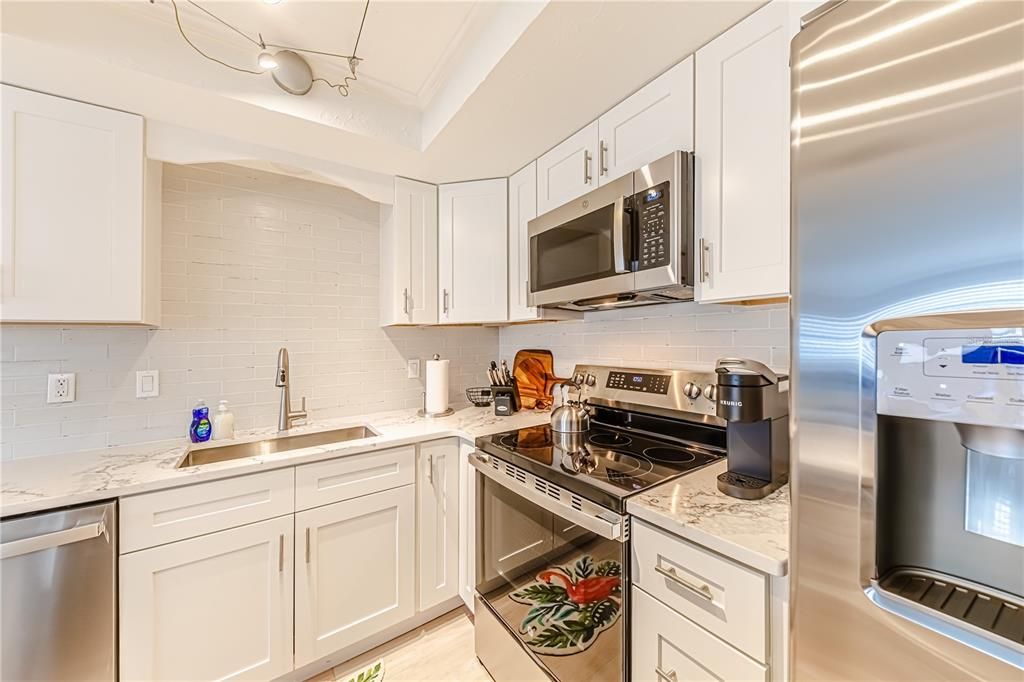For Rent: $4,000 (2 beds, 2 baths, 958 Square Feet)