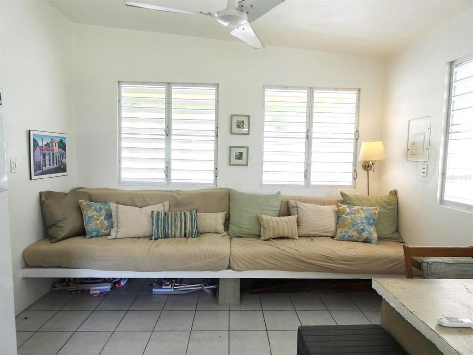 На продажу: $187,000 (1 спален, 1 ванн, 625 Квадратных фут)