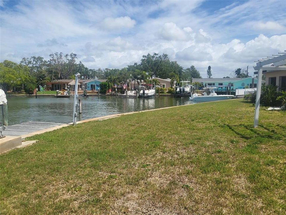 合同活跃: $775,000 (3 贝兹, 2 浴室, 2339 平方英尺)