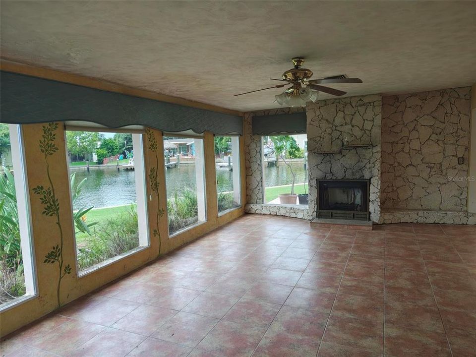 合同活跃: $775,000 (3 贝兹, 2 浴室, 2339 平方英尺)