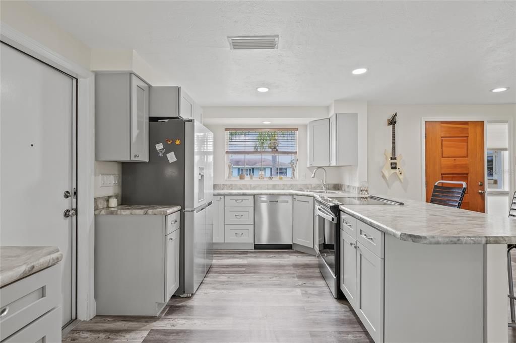 На продажу: $450,000 (2 спален, 2 ванн, 1343 Квадратных фут)