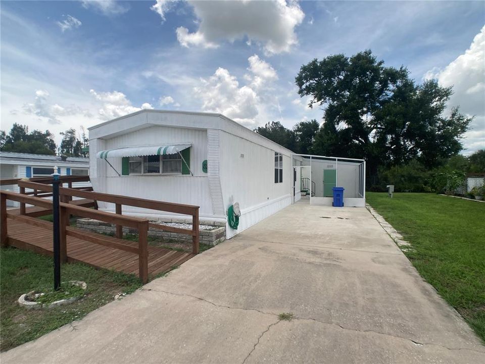 На продажу: $69,000 (2 спален, 1 ванн, 984 Квадратных фут)