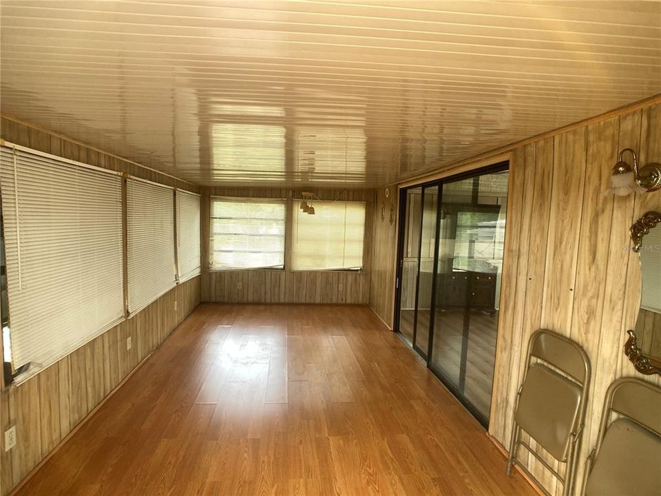 На продажу: $69,000 (2 спален, 1 ванн, 984 Квадратных фут)