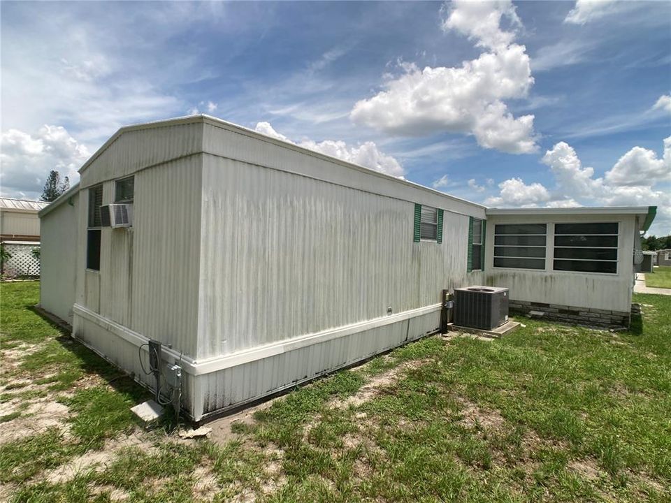 На продажу: $69,000 (2 спален, 1 ванн, 984 Квадратных фут)