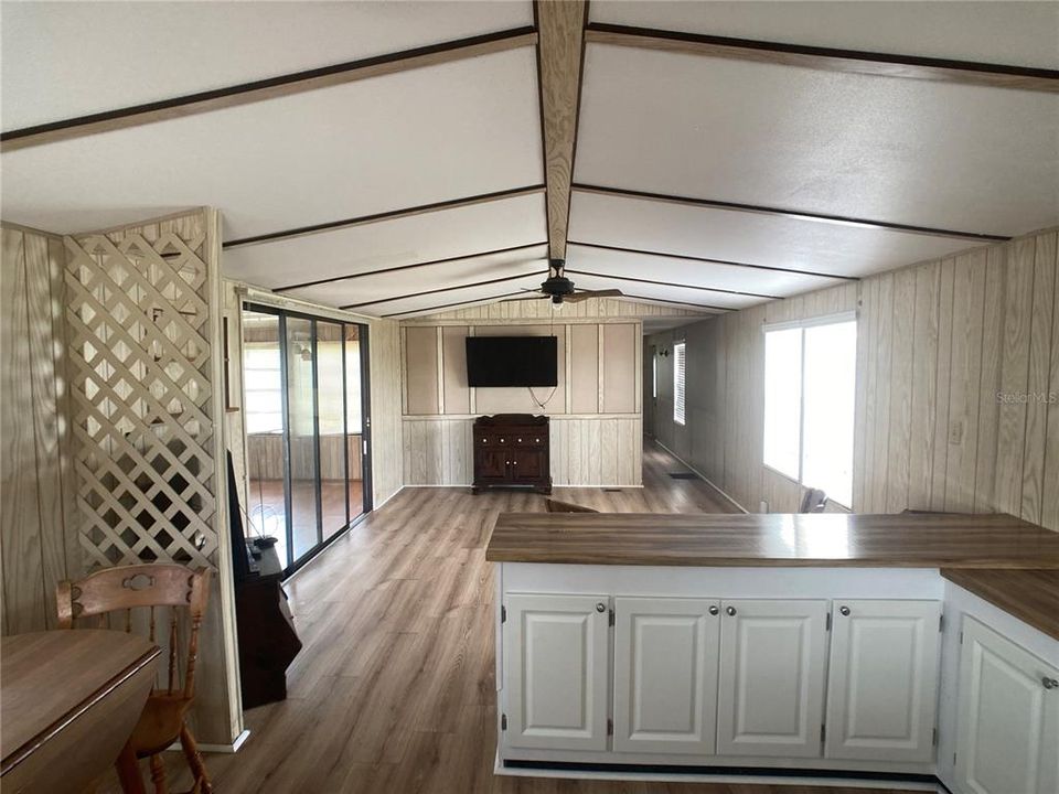 На продажу: $69,000 (2 спален, 1 ванн, 984 Квадратных фут)