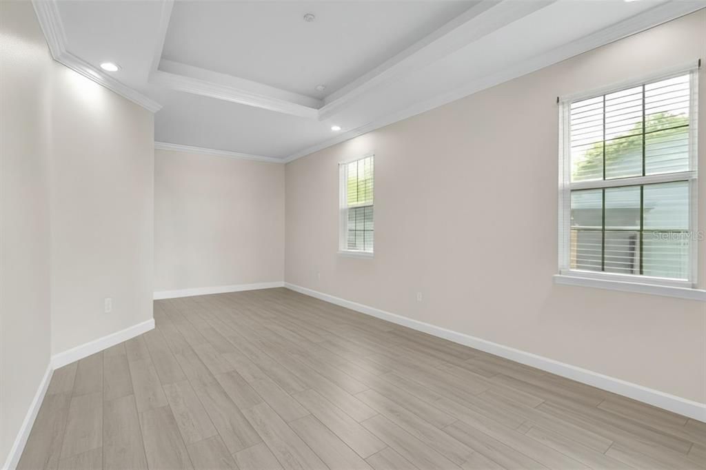 For Sale: $999,999 (4 beds, 4 baths, 3050 Square Feet)