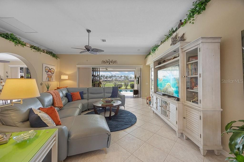 For Sale: $570,000 (3 beds, 2 baths, 2037 Square Feet)