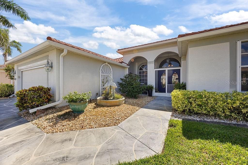 For Sale: $570,000 (3 beds, 2 baths, 2037 Square Feet)