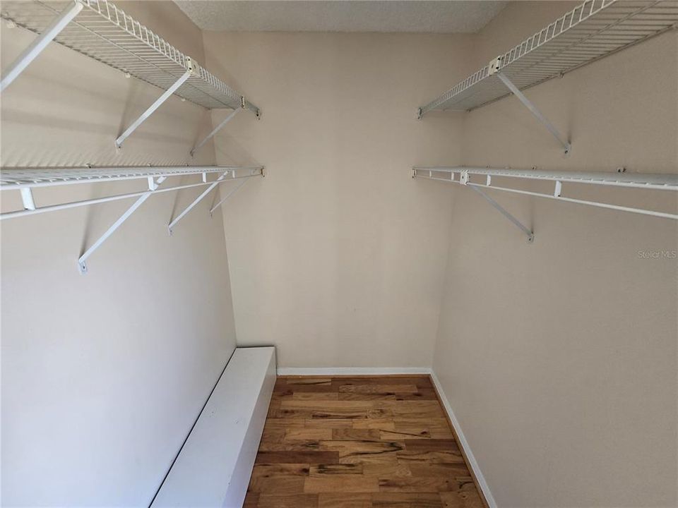 Activo con contrato: $215,000 (2 camas, 2 baños, 1285 Pies cuadrados)