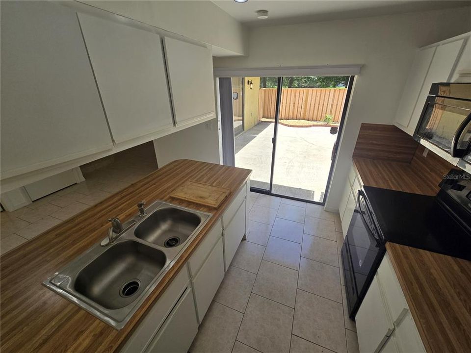 Activo con contrato: $215,000 (2 camas, 2 baños, 1285 Pies cuadrados)