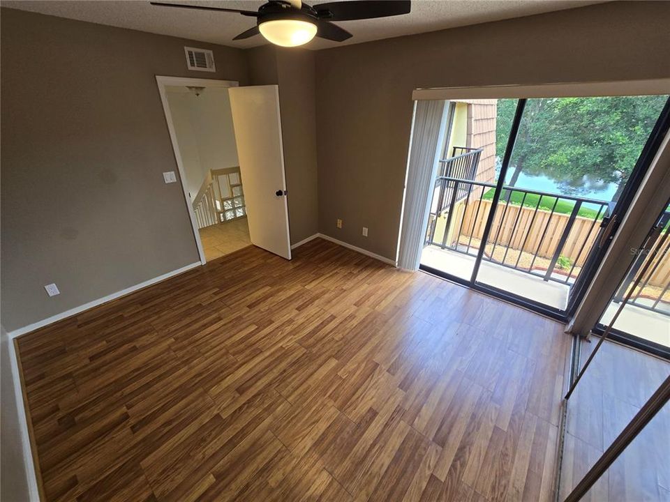 Activo con contrato: $215,000 (2 camas, 2 baños, 1285 Pies cuadrados)