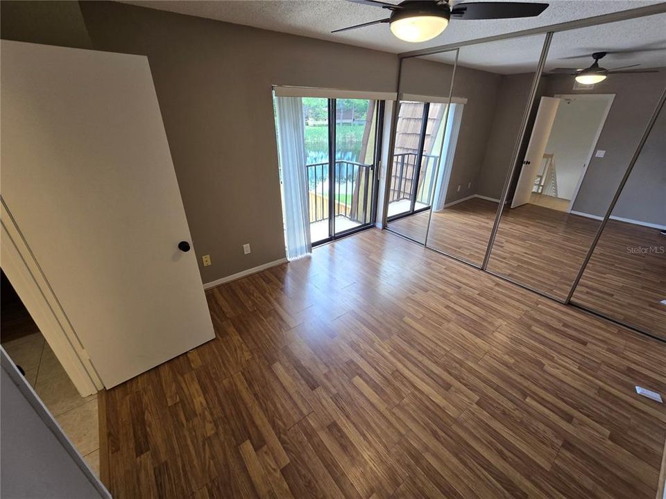 Activo con contrato: $215,000 (2 camas, 2 baños, 1285 Pies cuadrados)