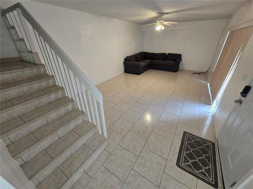 Activo con contrato: $215,000 (2 camas, 2 baños, 1285 Pies cuadrados)