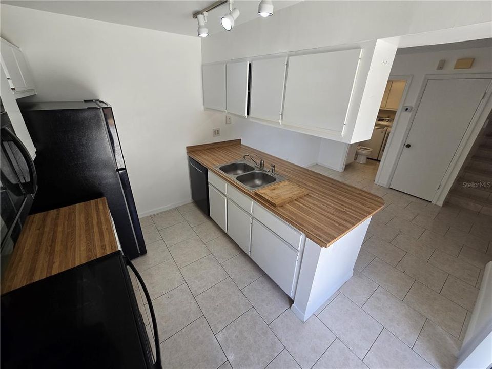 Activo con contrato: $215,000 (2 camas, 2 baños, 1285 Pies cuadrados)