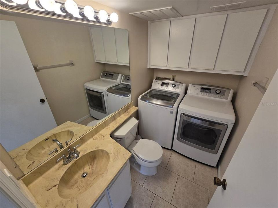 Activo con contrato: $215,000 (2 camas, 2 baños, 1285 Pies cuadrados)