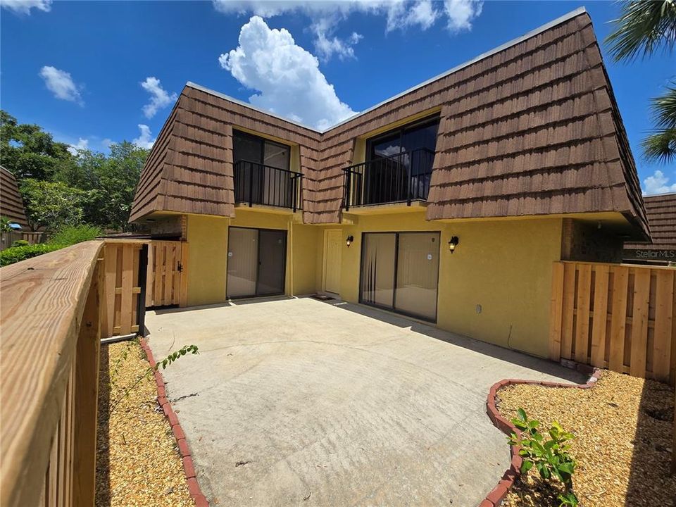 Activo con contrato: $215,000 (2 camas, 2 baños, 1285 Pies cuadrados)