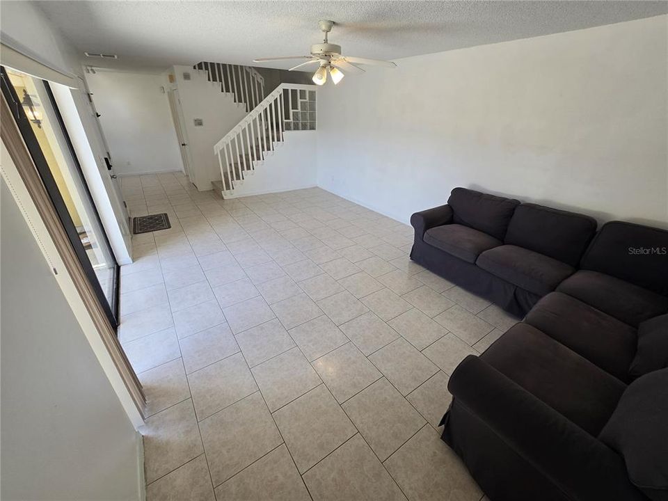 Activo con contrato: $215,000 (2 camas, 2 baños, 1285 Pies cuadrados)