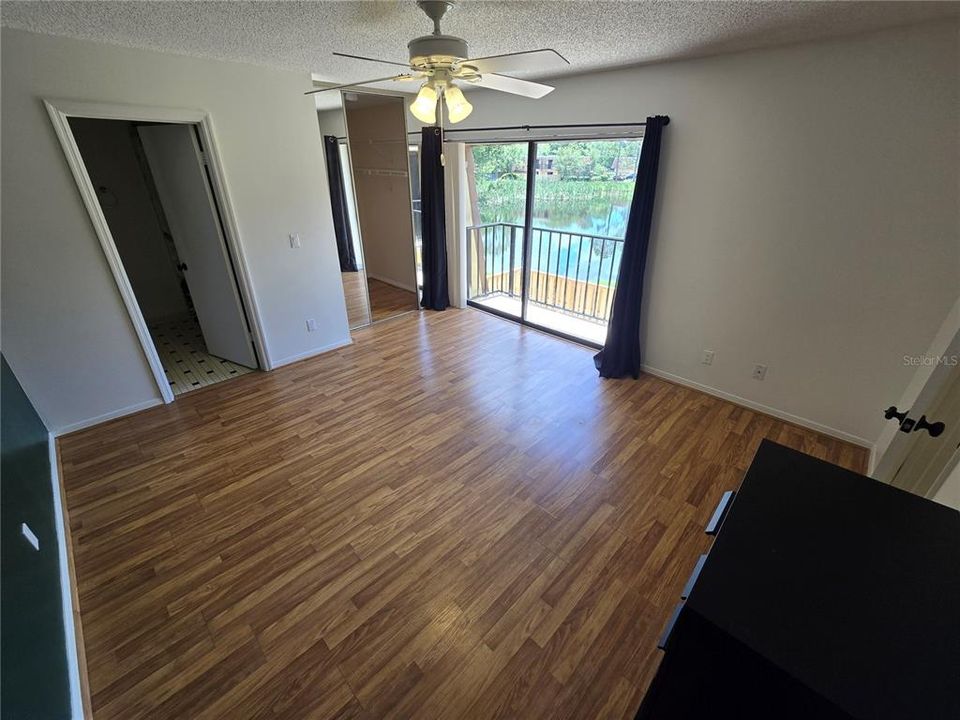 Activo con contrato: $215,000 (2 camas, 2 baños, 1285 Pies cuadrados)