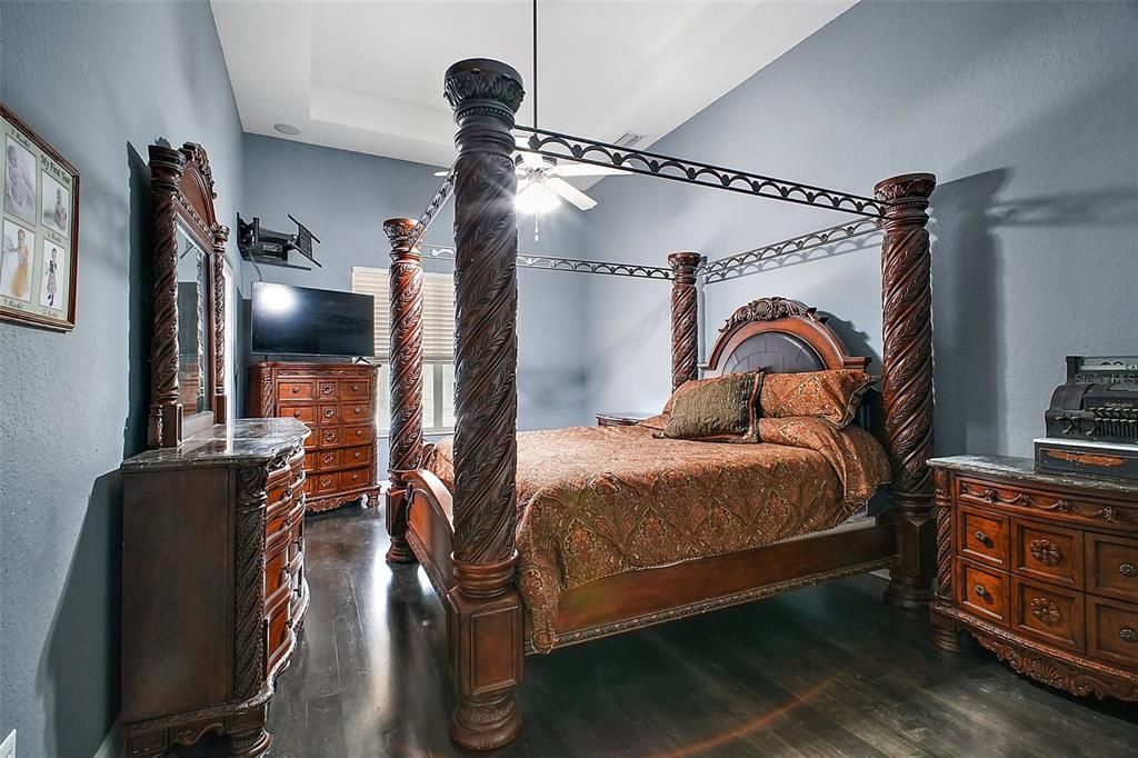 For Sale: $1,100,000 (4 beds, 4 baths, 2615 Square Feet)