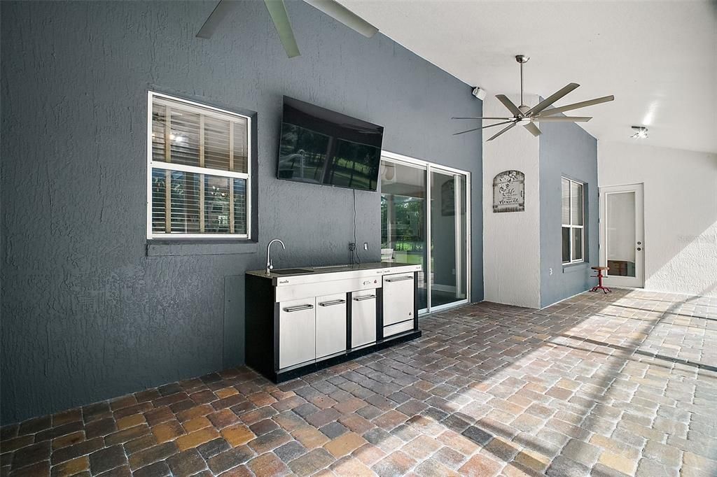 For Sale: $1,100,000 (4 beds, 4 baths, 2615 Square Feet)