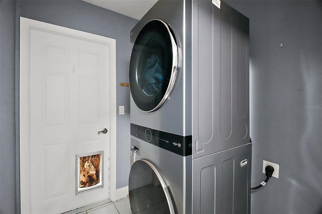 For Sale: $1,100,000 (4 beds, 4 baths, 2615 Square Feet)