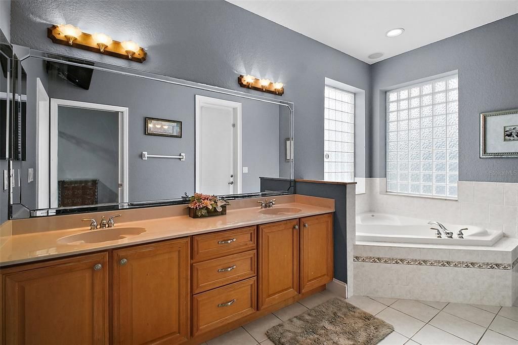 For Sale: $1,100,000 (4 beds, 4 baths, 2615 Square Feet)