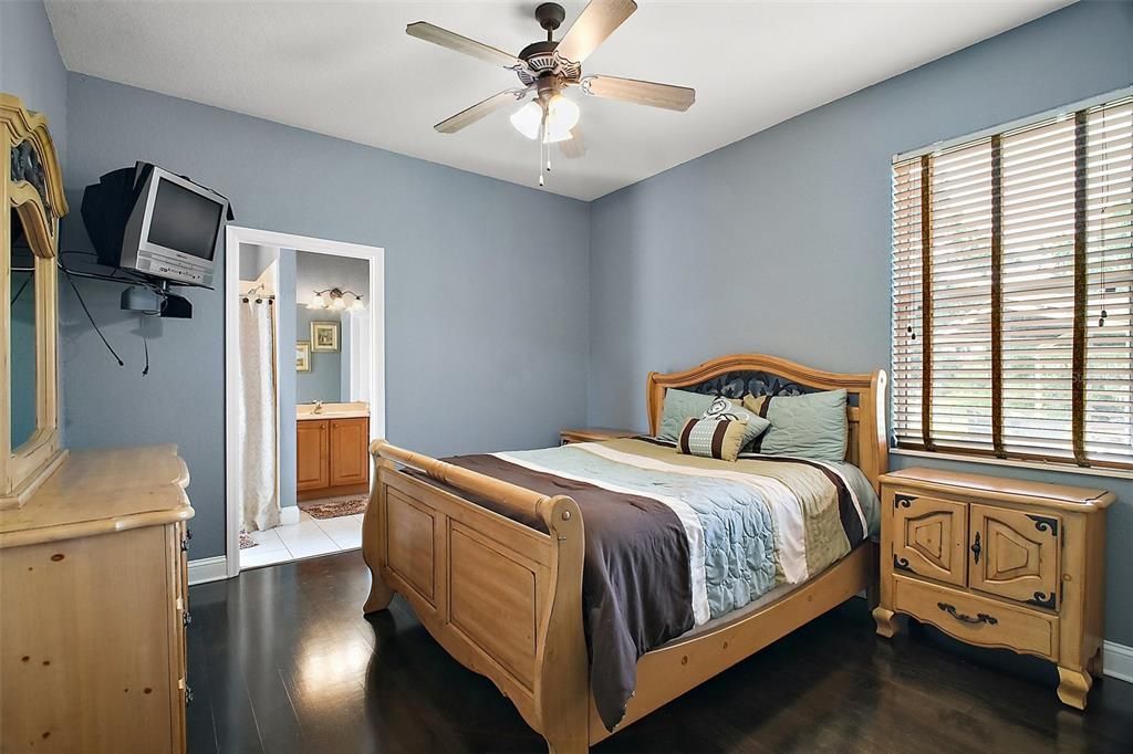 For Sale: $1,100,000 (4 beds, 4 baths, 2615 Square Feet)