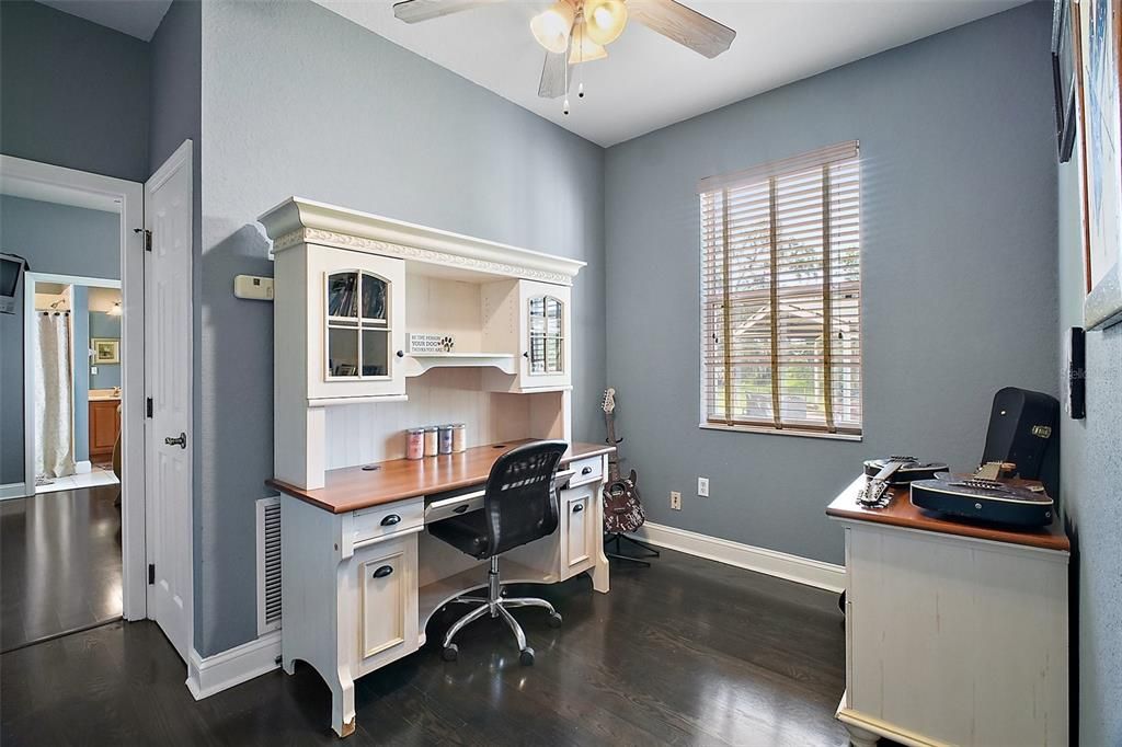 For Sale: $1,100,000 (4 beds, 4 baths, 2615 Square Feet)