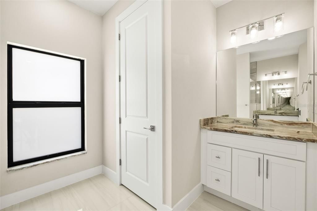 Activo con contrato: $515,000 (4 camas, 2 baños, 1800 Pies cuadrados)