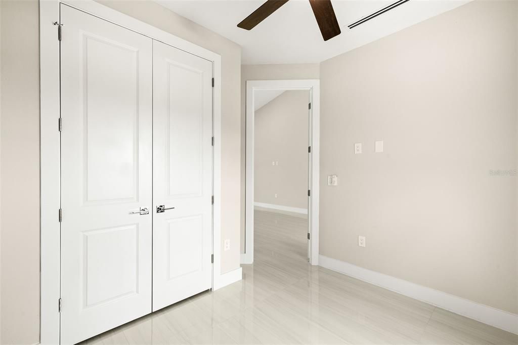 Activo con contrato: $515,000 (4 camas, 2 baños, 1800 Pies cuadrados)