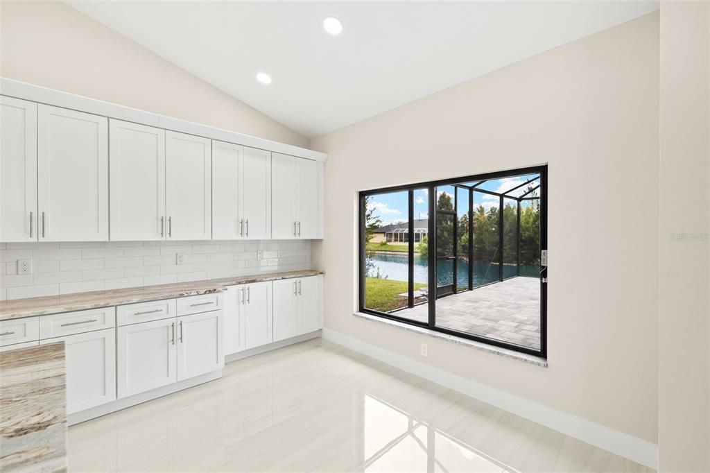 Activo con contrato: $515,000 (4 camas, 2 baños, 1800 Pies cuadrados)