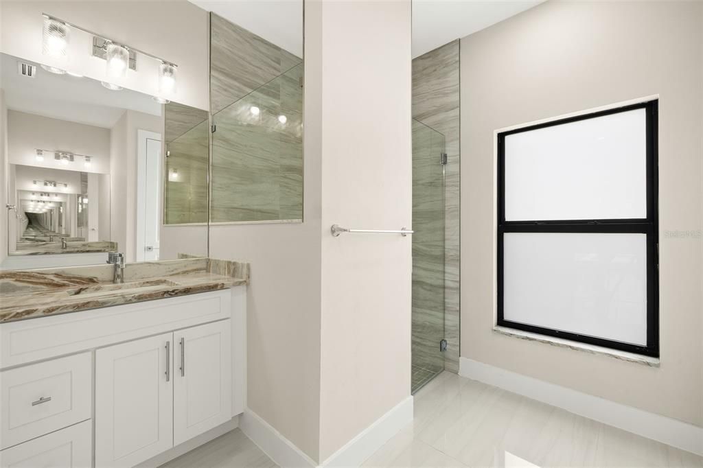 Activo con contrato: $515,000 (4 camas, 2 baños, 1800 Pies cuadrados)