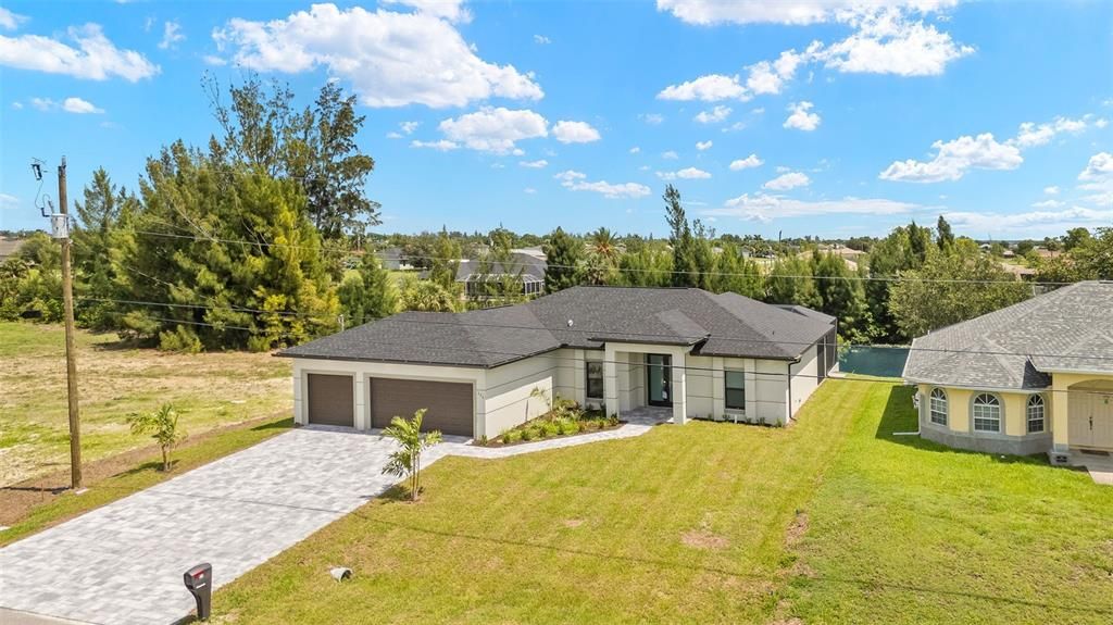 Activo con contrato: $515,000 (4 camas, 2 baños, 1800 Pies cuadrados)