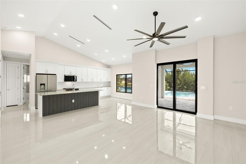 Activo con contrato: $515,000 (4 camas, 2 baños, 1800 Pies cuadrados)