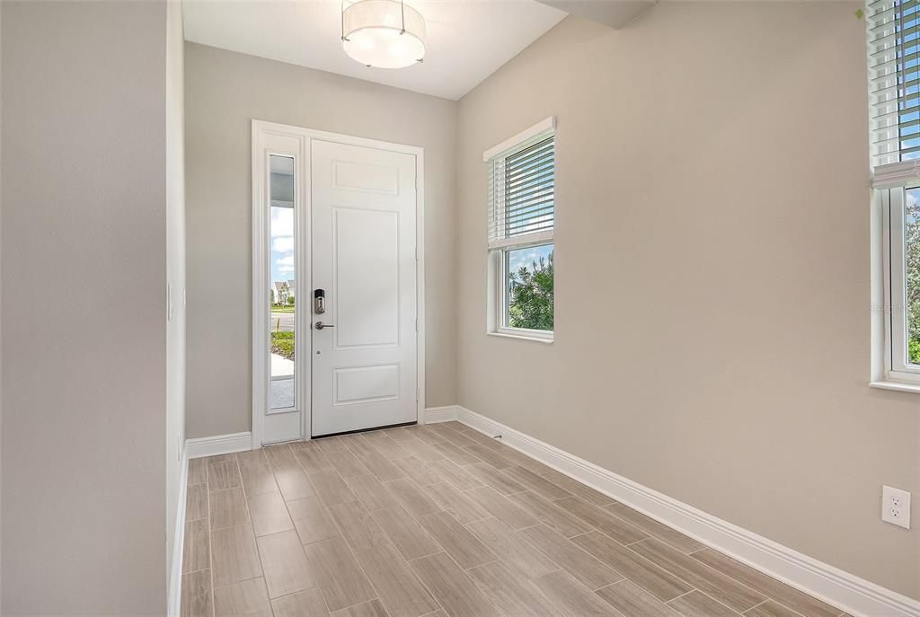 Под контрактом: $707,990 (3 спален, 2 ванн, 2328 Квадратных фут)