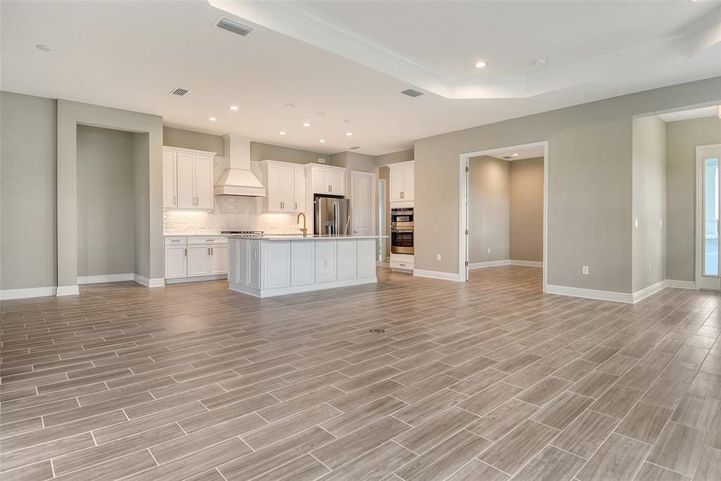 Под контрактом: $707,990 (3 спален, 2 ванн, 2328 Квадратных фут)