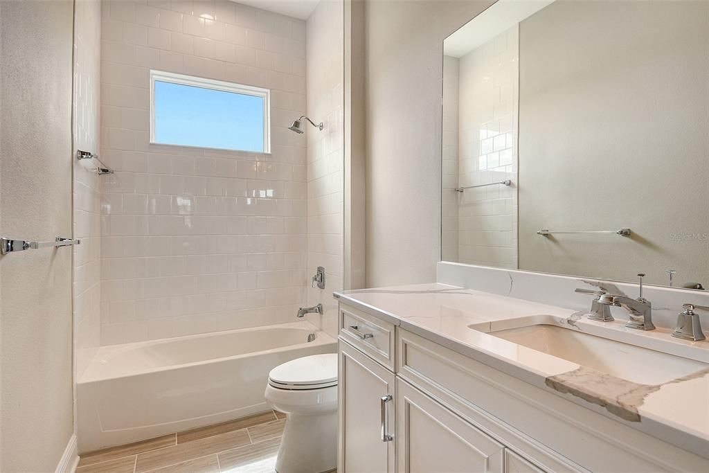 Под контрактом: $707,990 (3 спален, 2 ванн, 2328 Квадратных фут)