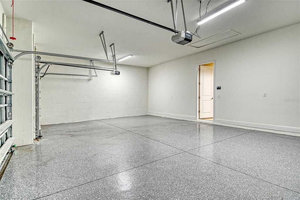 Под контрактом: $707,990 (3 спален, 2 ванн, 2328 Квадратных фут)