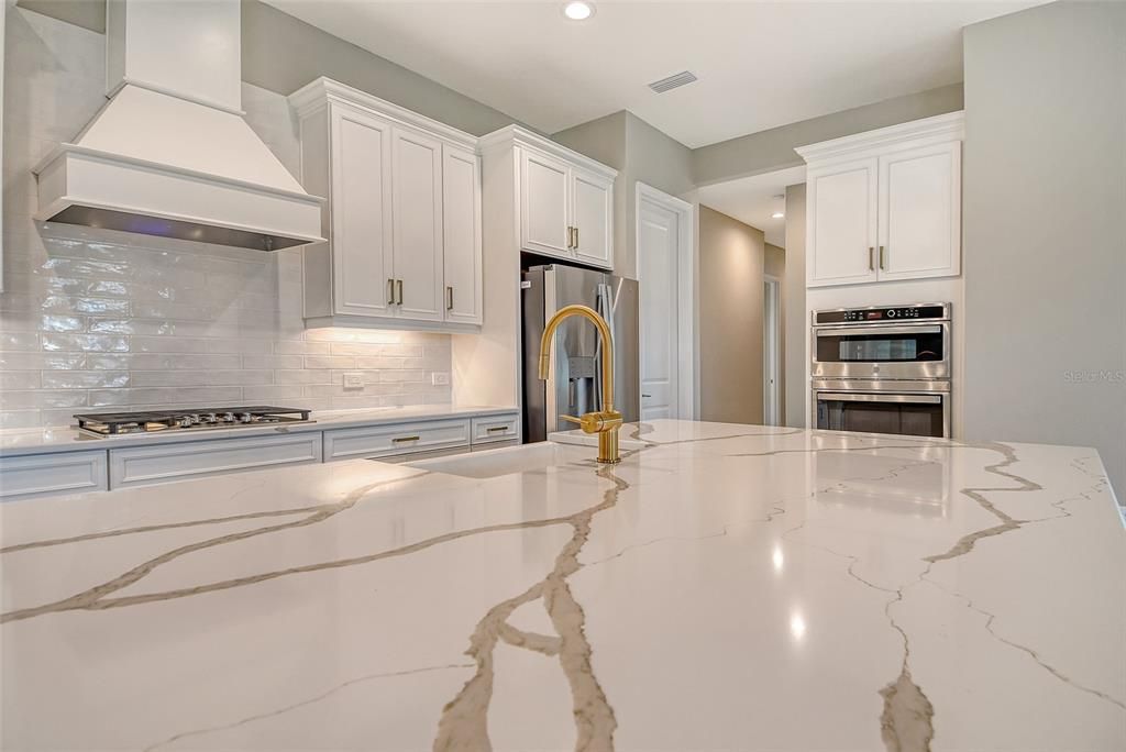 Под контрактом: $707,990 (3 спален, 2 ванн, 2328 Квадратных фут)