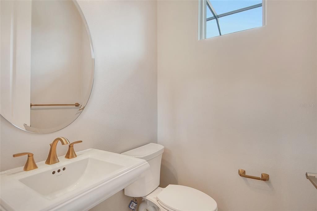 Под контрактом: $707,990 (3 спален, 2 ванн, 2328 Квадратных фут)