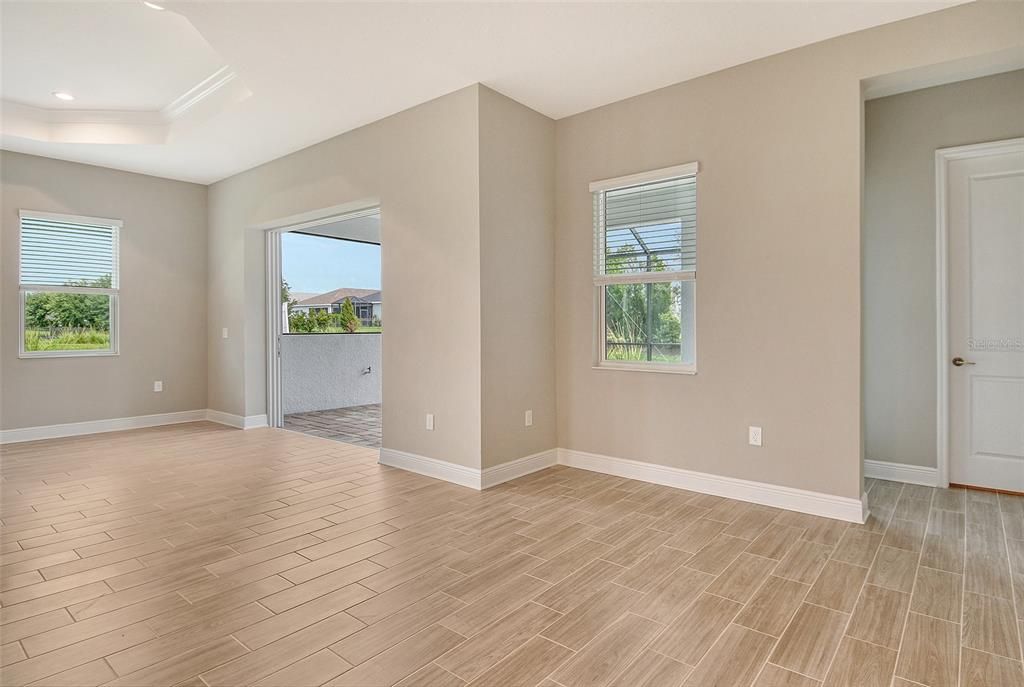 Под контрактом: $707,990 (3 спален, 2 ванн, 2328 Квадратных фут)