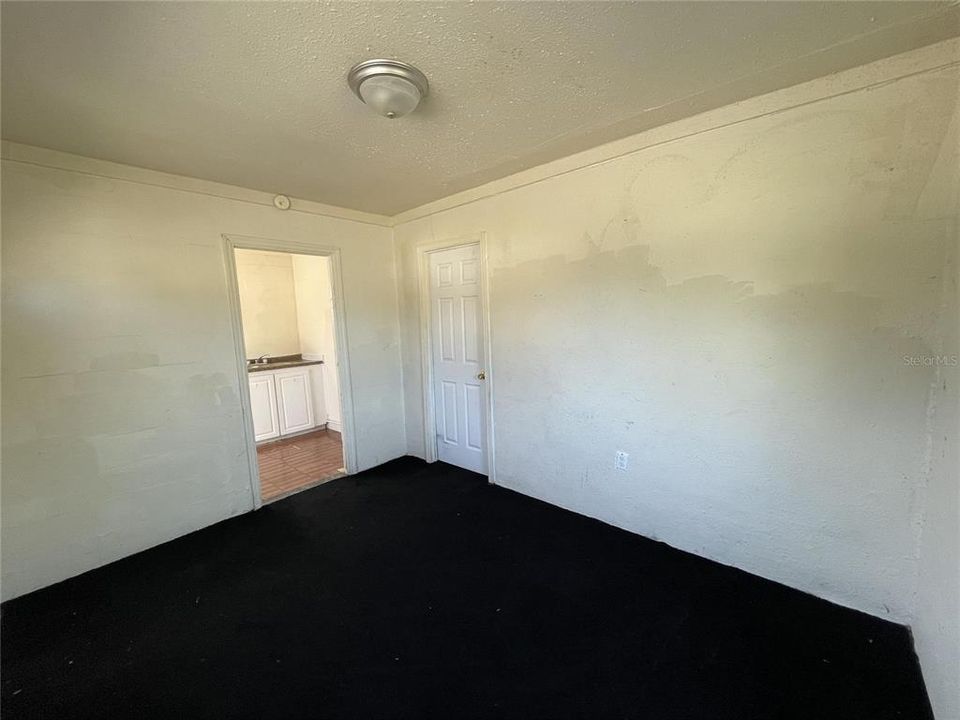 出租: $600 (1 贝兹, 1 浴室, 425 平方英尺)