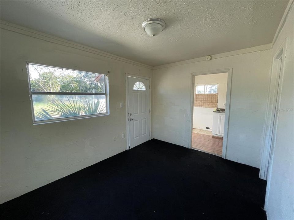 出租: $600 (1 贝兹, 1 浴室, 425 平方英尺)