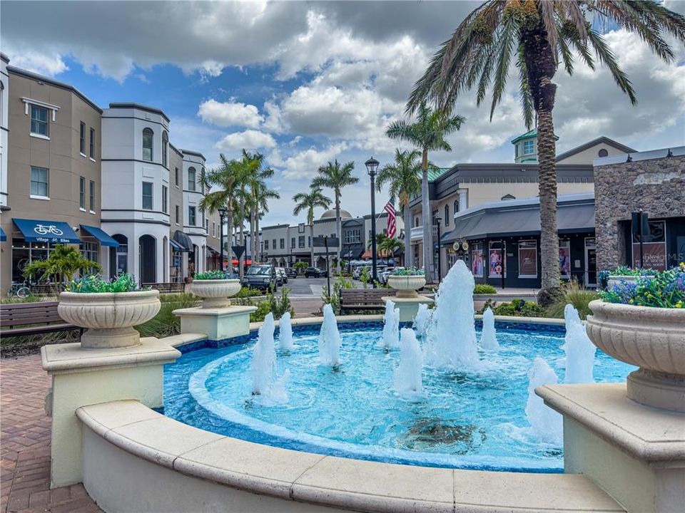 合同活跃: $435,000 (2 贝兹, 2 浴室, 1400 平方英尺)