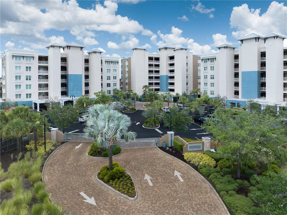 合同活跃: $435,000 (2 贝兹, 2 浴室, 1400 平方英尺)