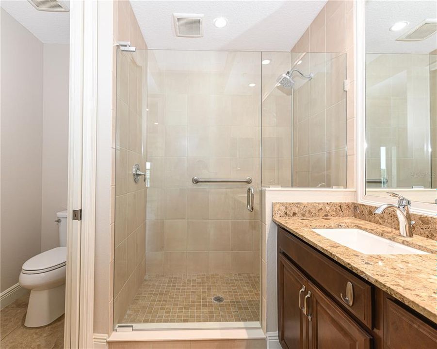 合同活跃: $435,000 (2 贝兹, 2 浴室, 1400 平方英尺)