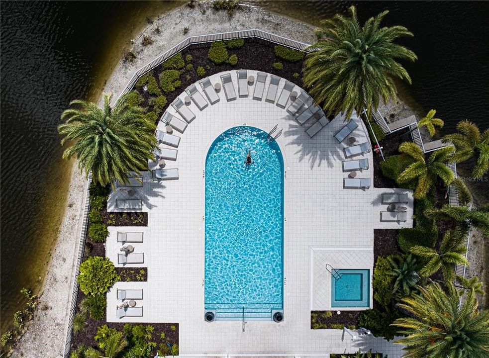 合同活跃: $435,000 (2 贝兹, 2 浴室, 1400 平方英尺)