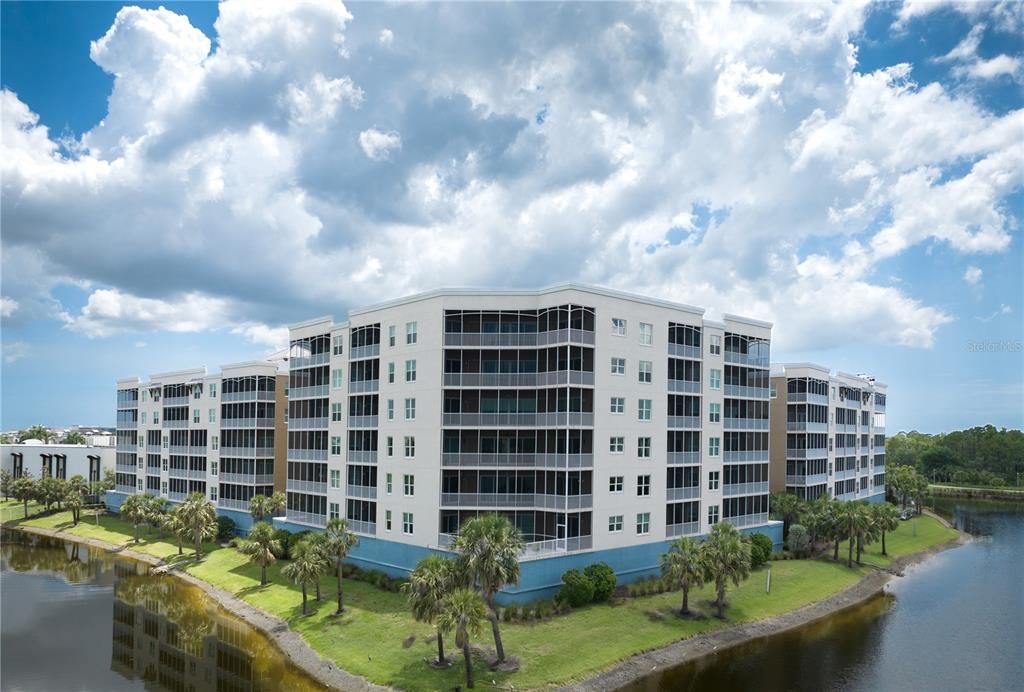 合同活跃: $435,000 (2 贝兹, 2 浴室, 1400 平方英尺)