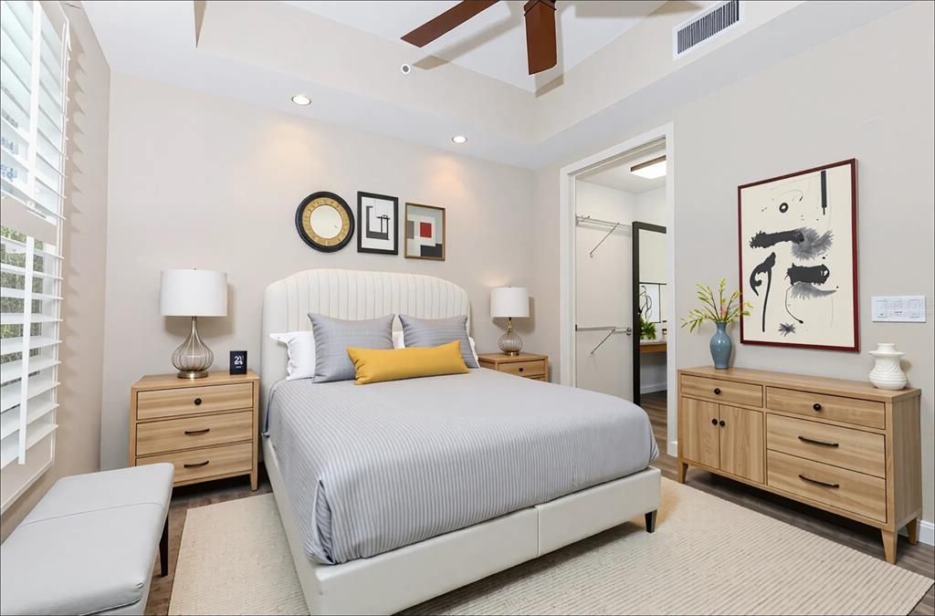 合同活跃: $435,000 (2 贝兹, 2 浴室, 1400 平方英尺)