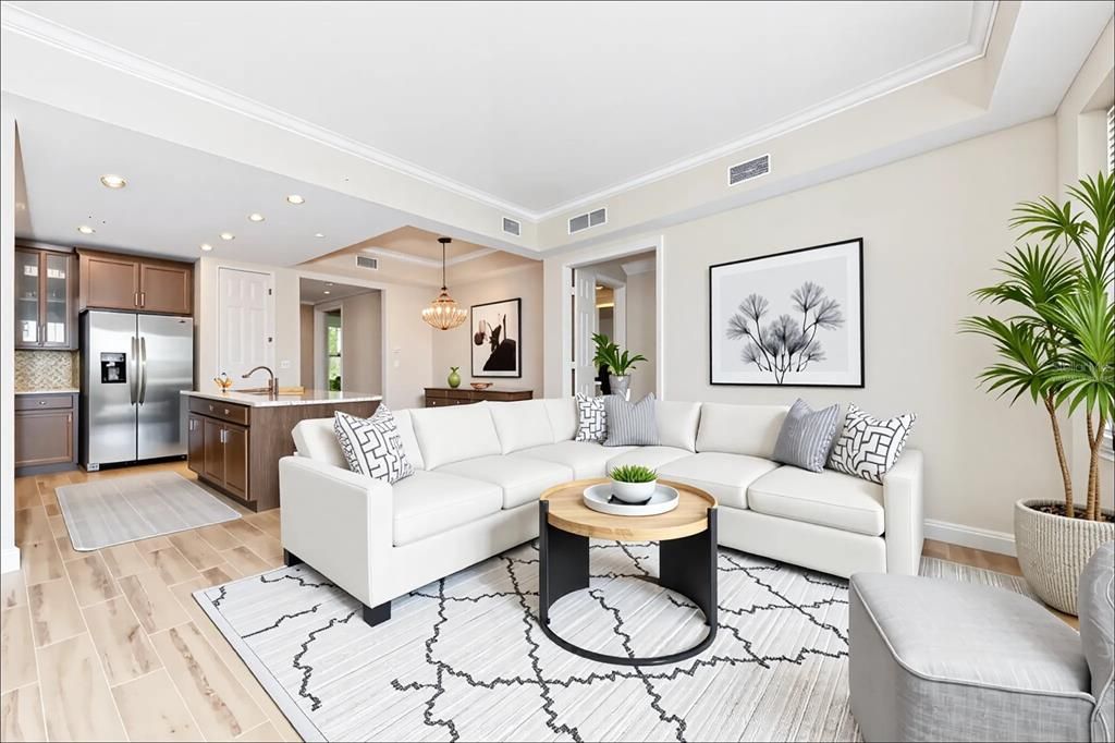 合同活跃: $435,000 (2 贝兹, 2 浴室, 1400 平方英尺)